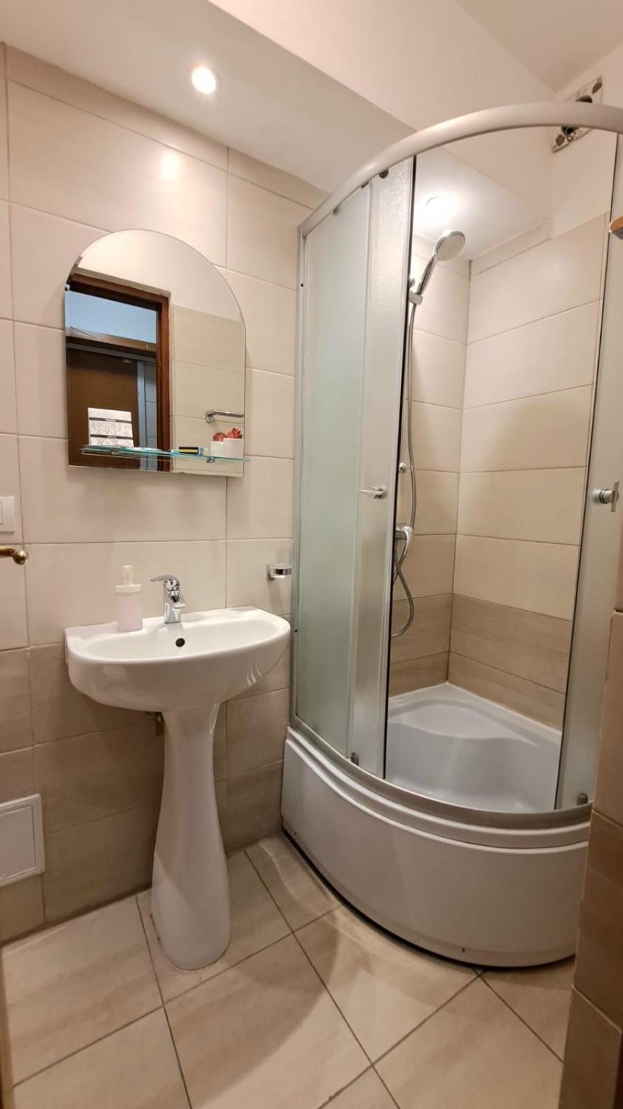 Inchiriez Garsoniera In Regim Hotelier Unirii Bükreş Dış mekan fotoğraf