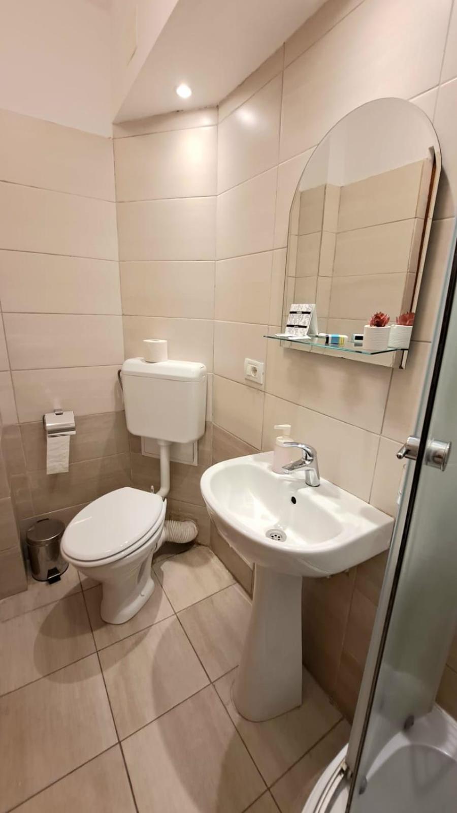 Inchiriez Garsoniera In Regim Hotelier Unirii Bükreş Dış mekan fotoğraf